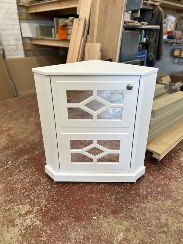 Corner Unit, Mirrored Diamond Fretwork