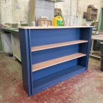 Free standing bookshelf with solid oak shelves – Stiffkey Blue