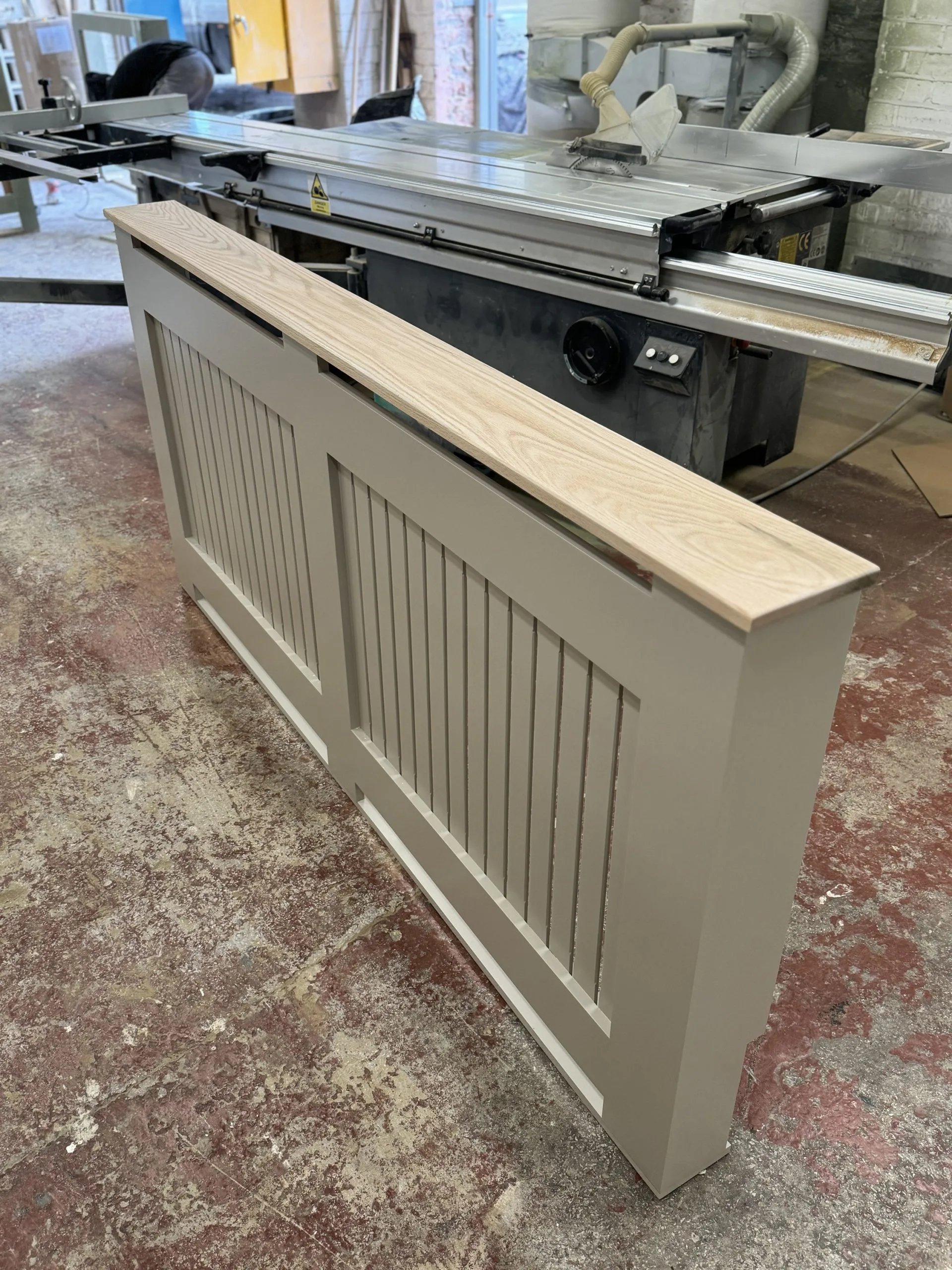 Bone Finish Vertical Slat Cover with Walnut Oak Top