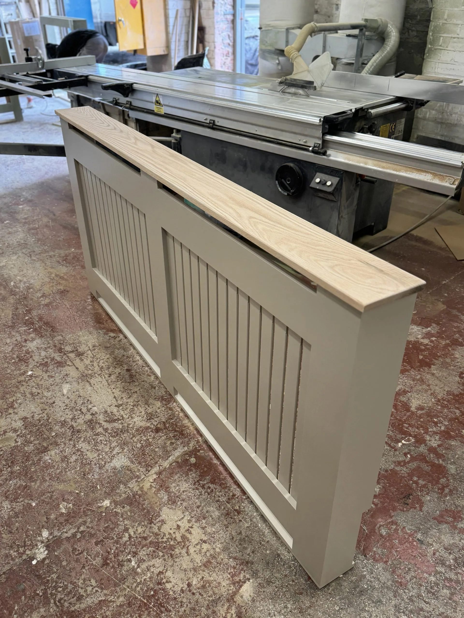 Bone Finish Vertical Slat Cover with Walnut Oak Top