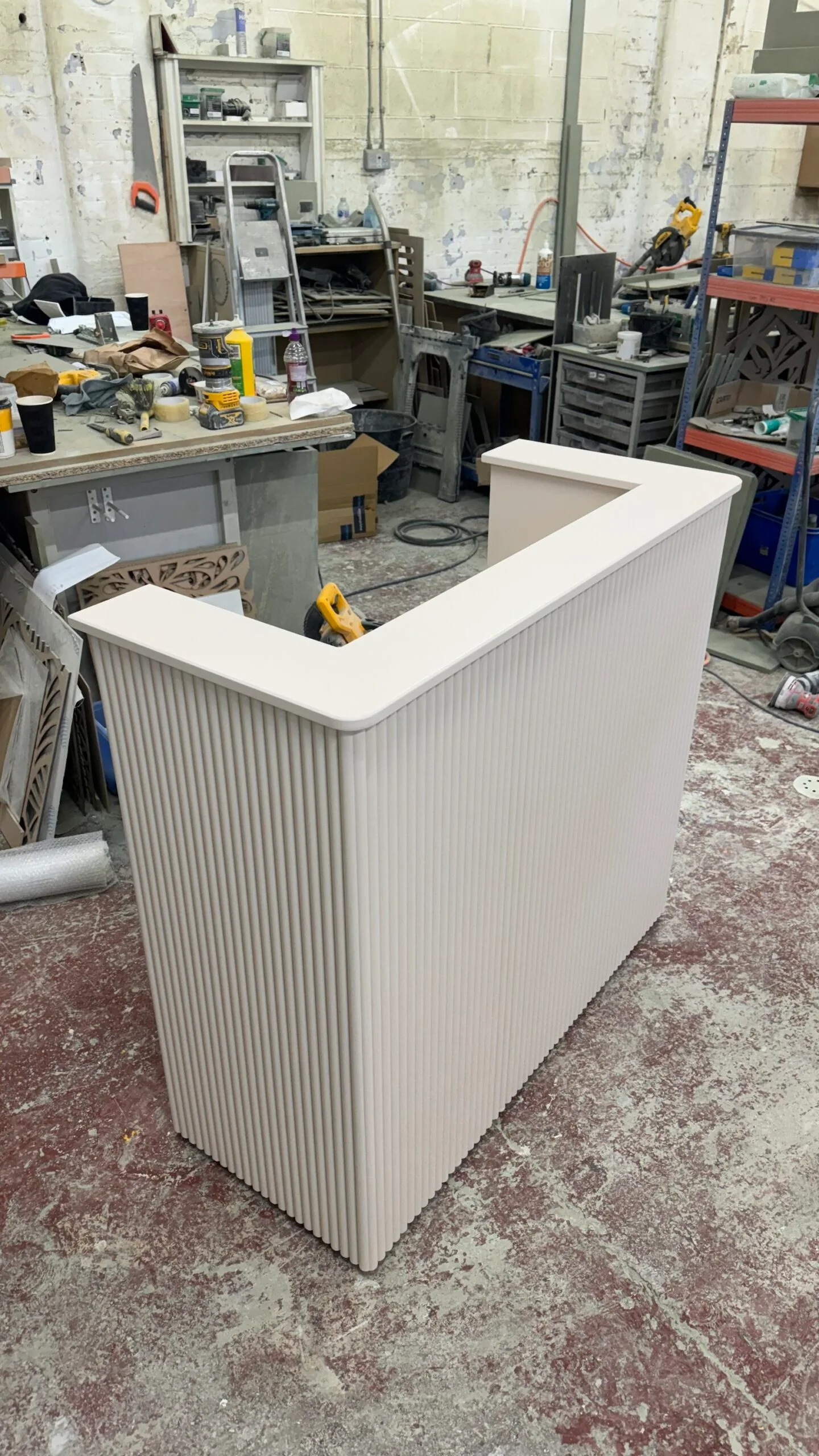 Reeded salon desk