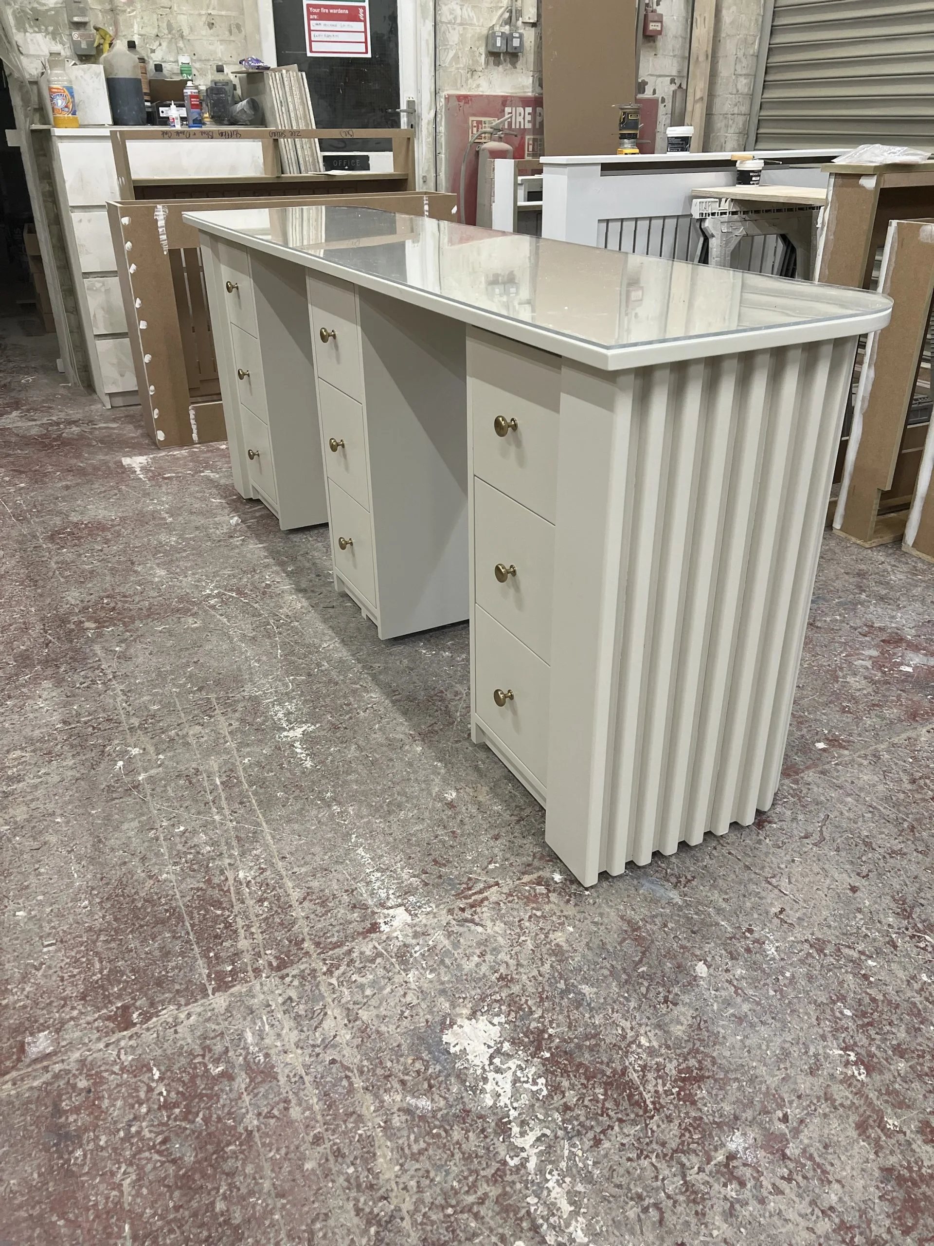 Bespoke nail desk