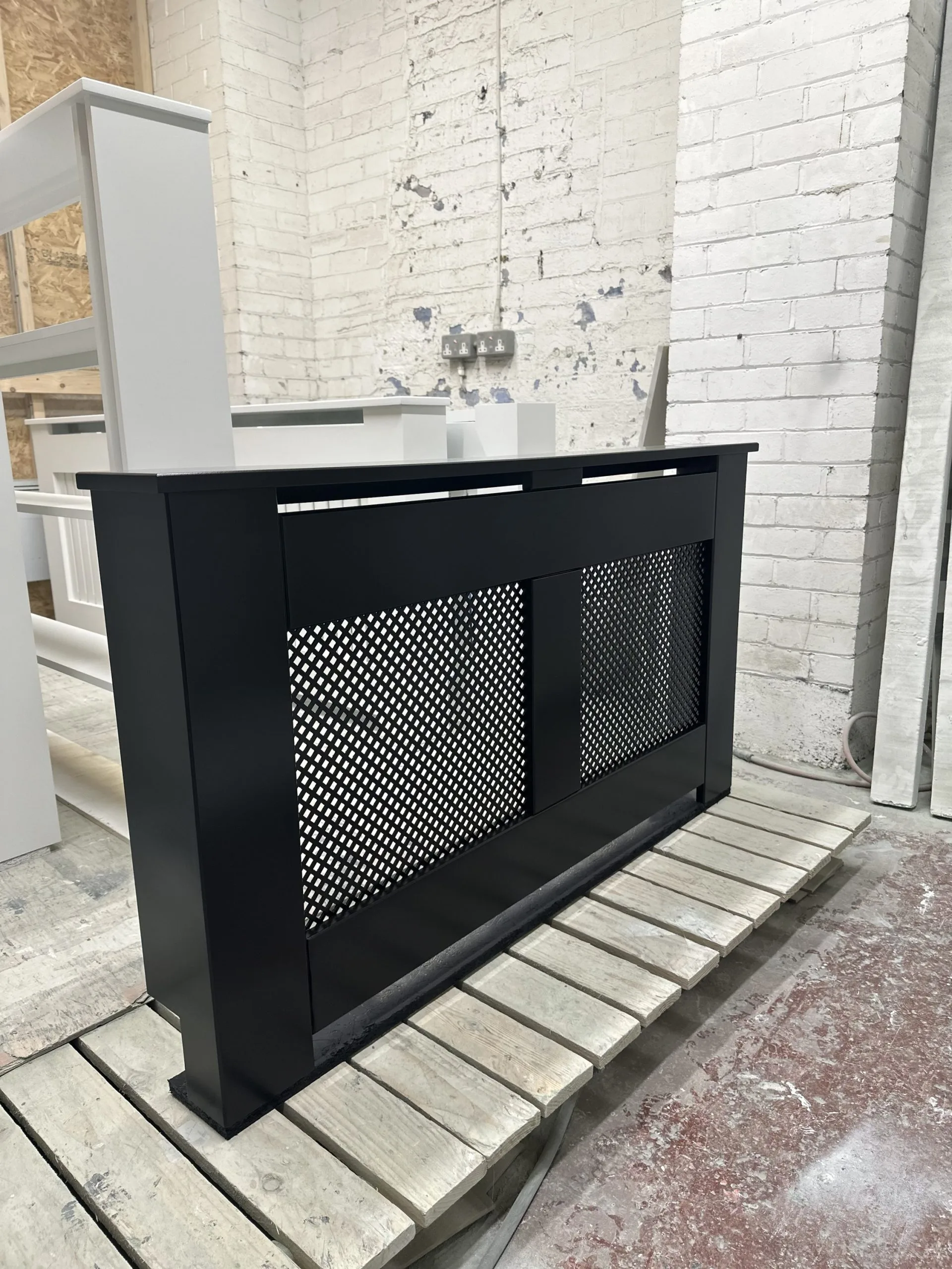 Sleek Black Diamond Grill Heating Enclosure