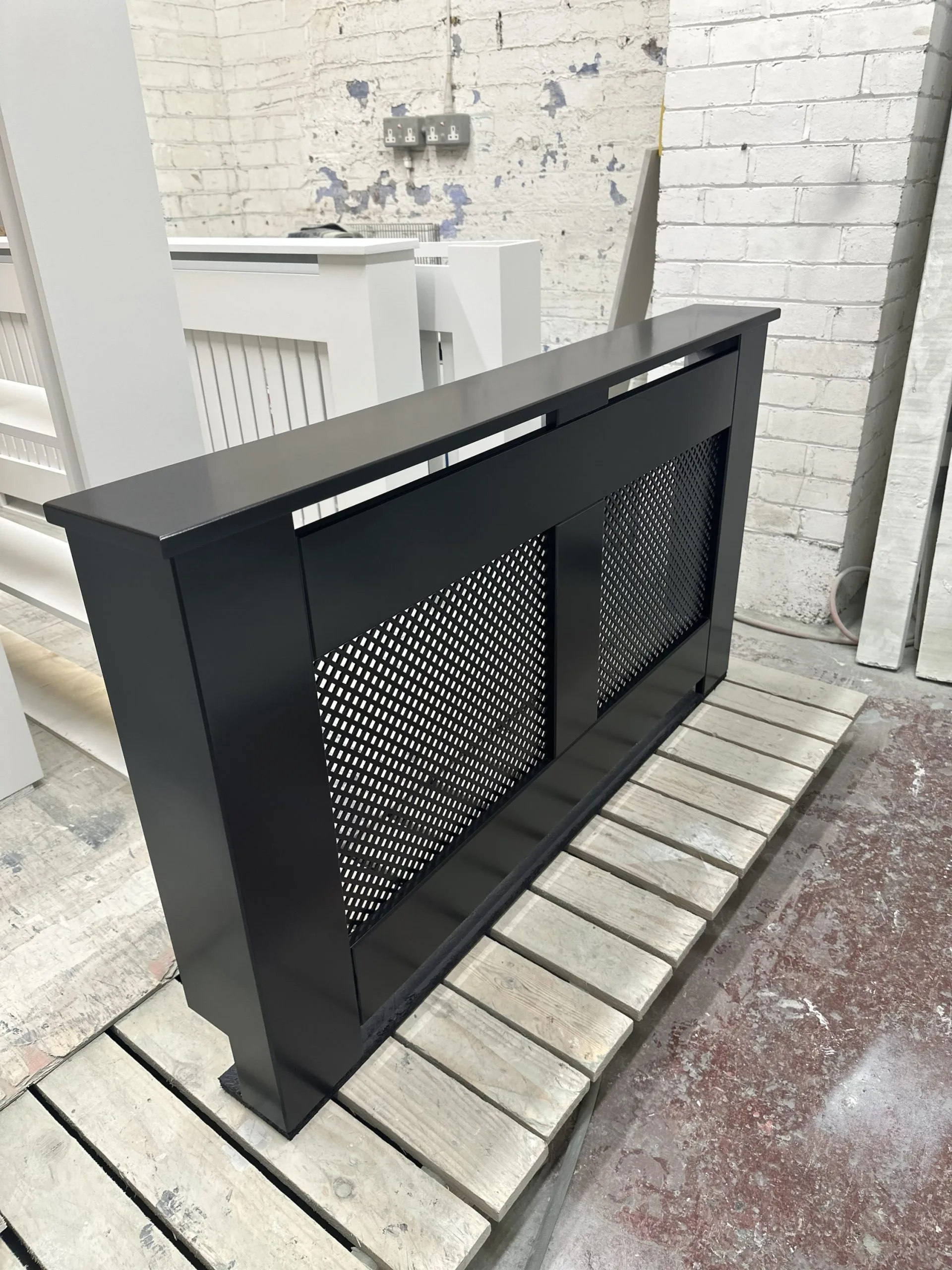 Sleek Black Diamond Grill Heating Enclosure
