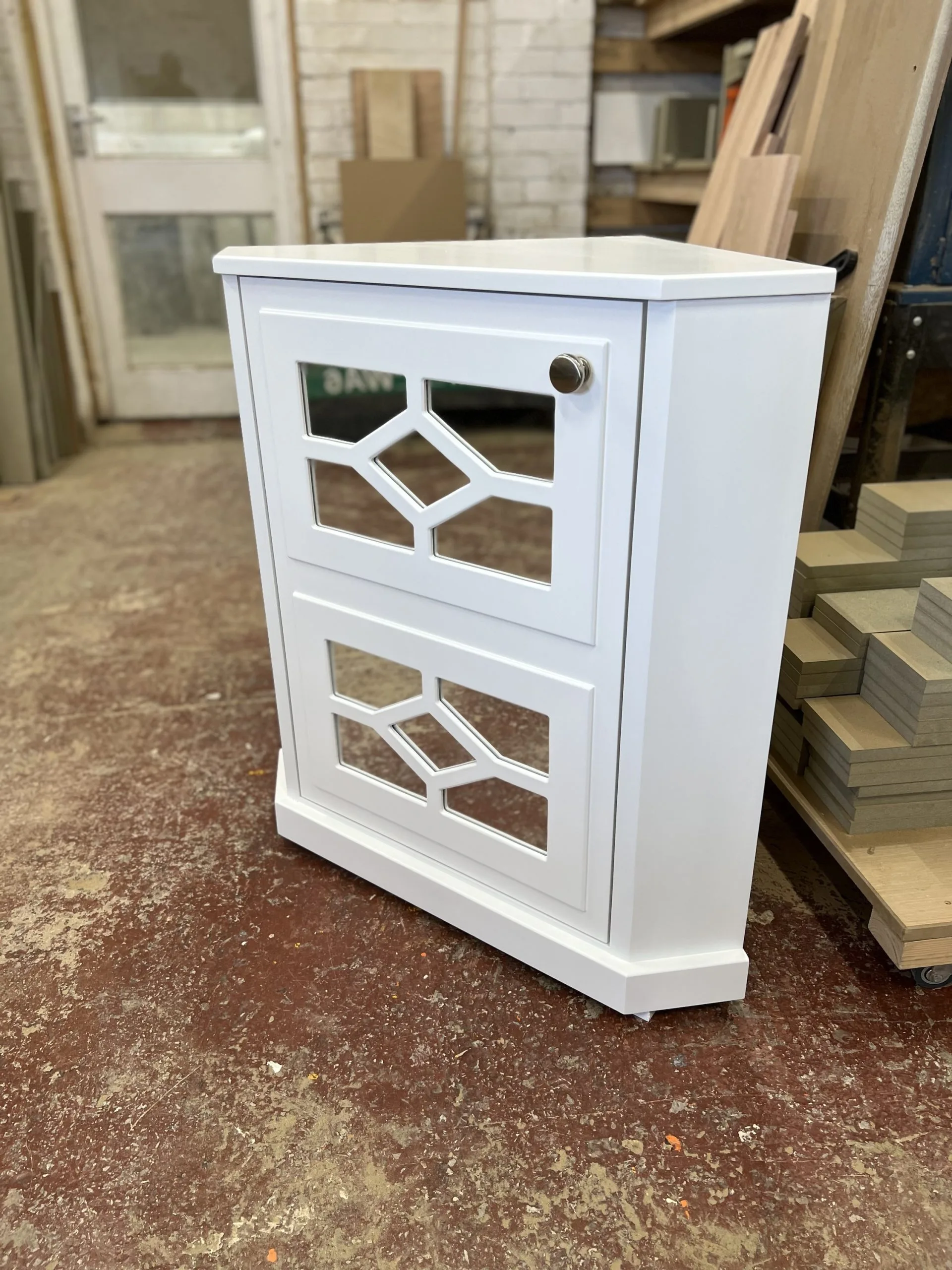 Corner Unit, Mirrored Diamond Fretwork