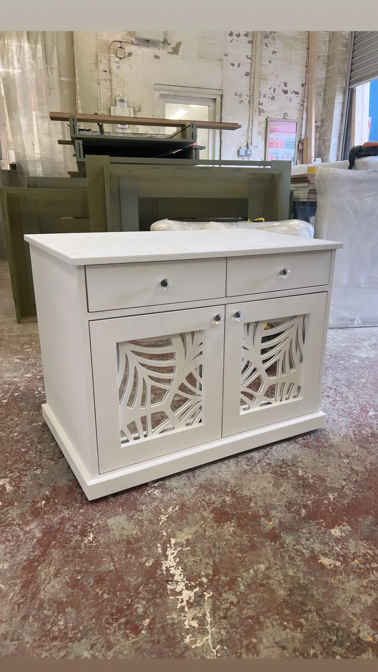 White Mirrored Sideboard with Rainforest Fretwork
