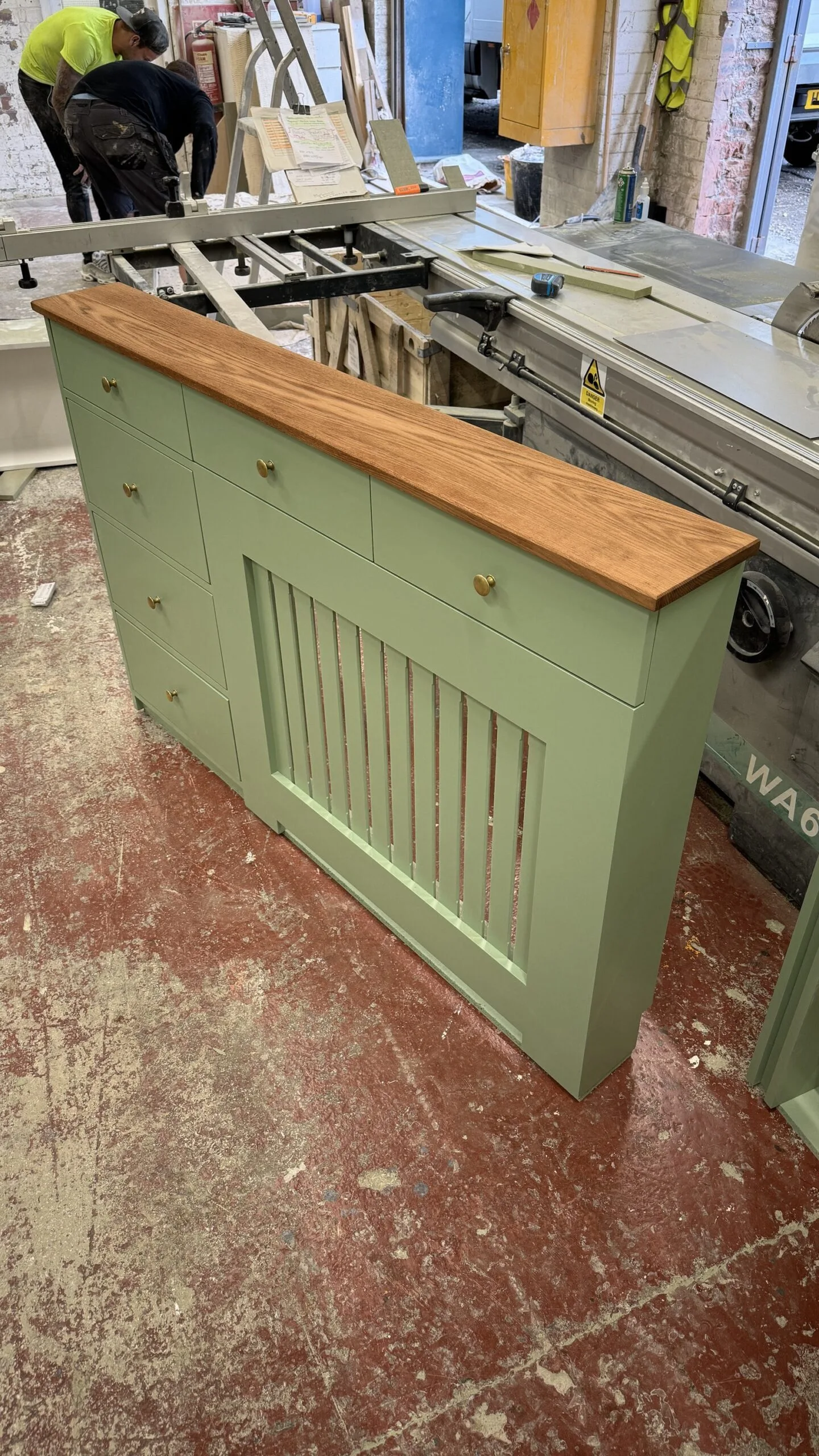 Radiator cover with shoe storage, Solid oak top shelf