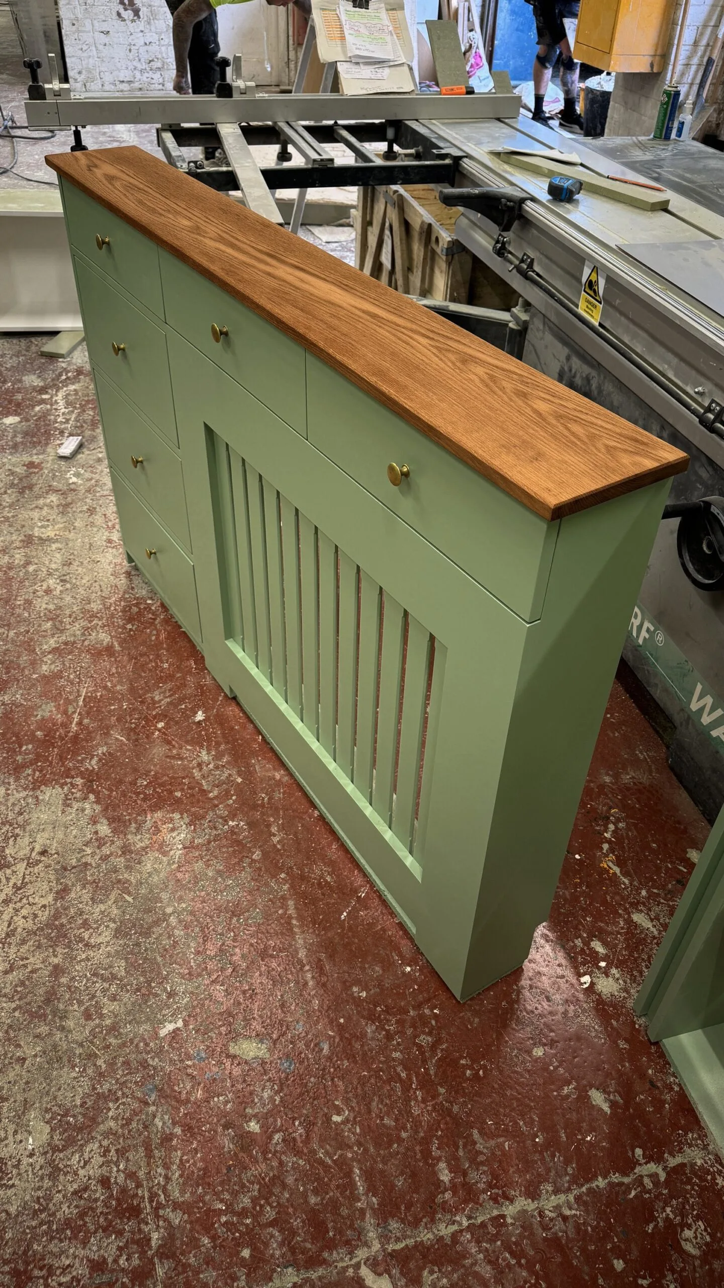 Radiator cover with shoe storage, Solid oak top shelf