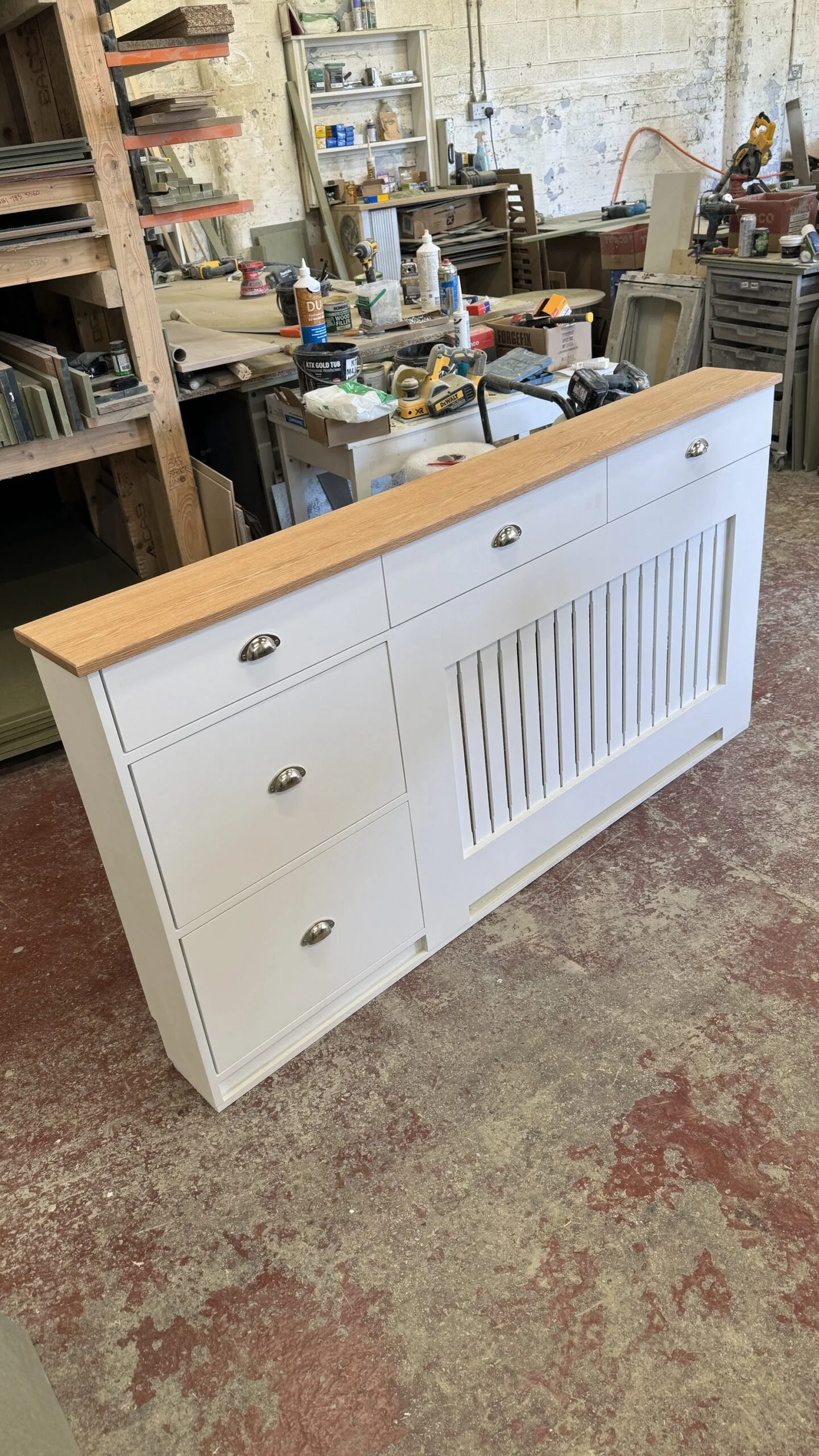 Radiator cover with shoe storage, Solid oak top shelf