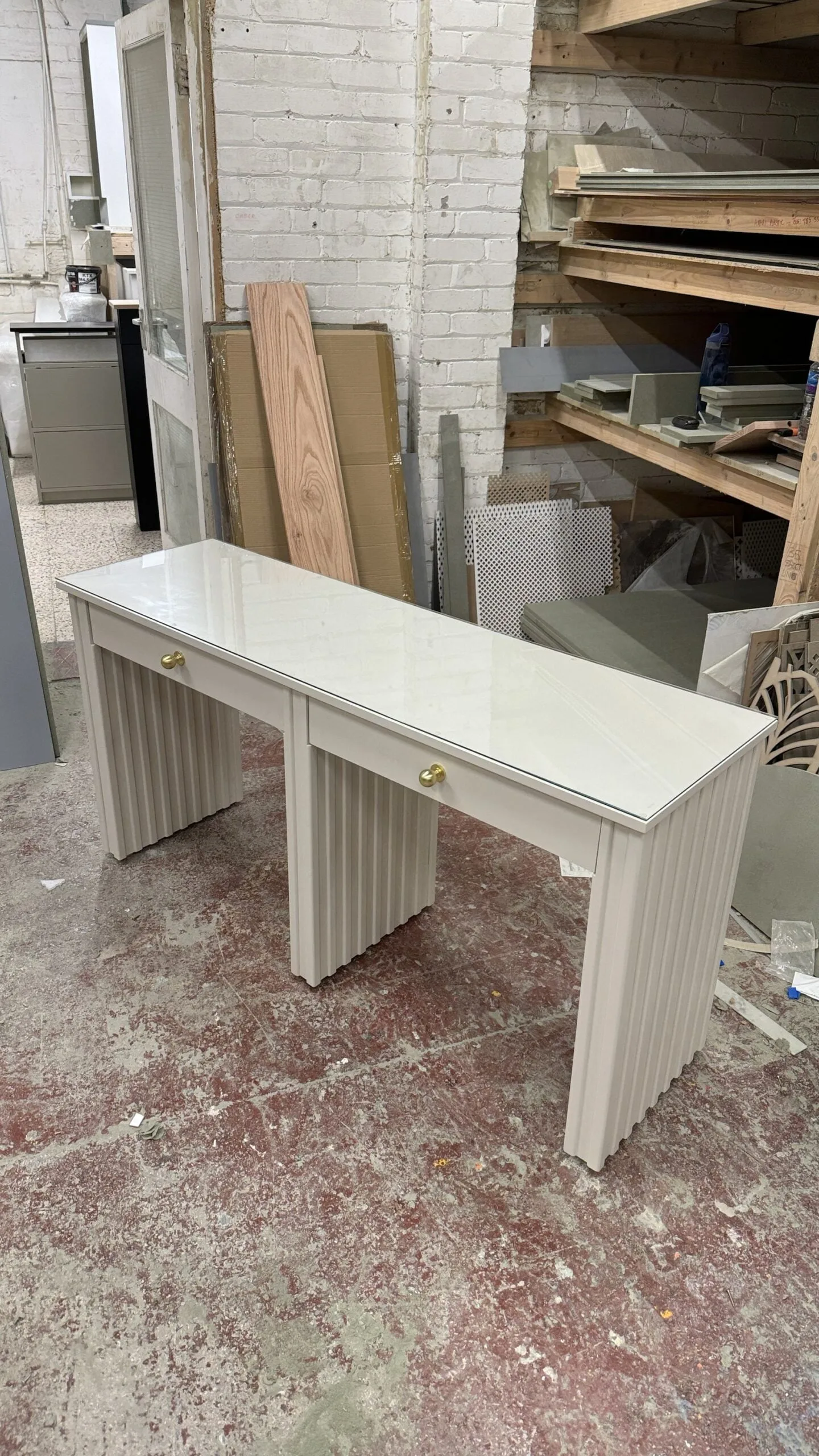 Small manicure desk, reeded design two person station