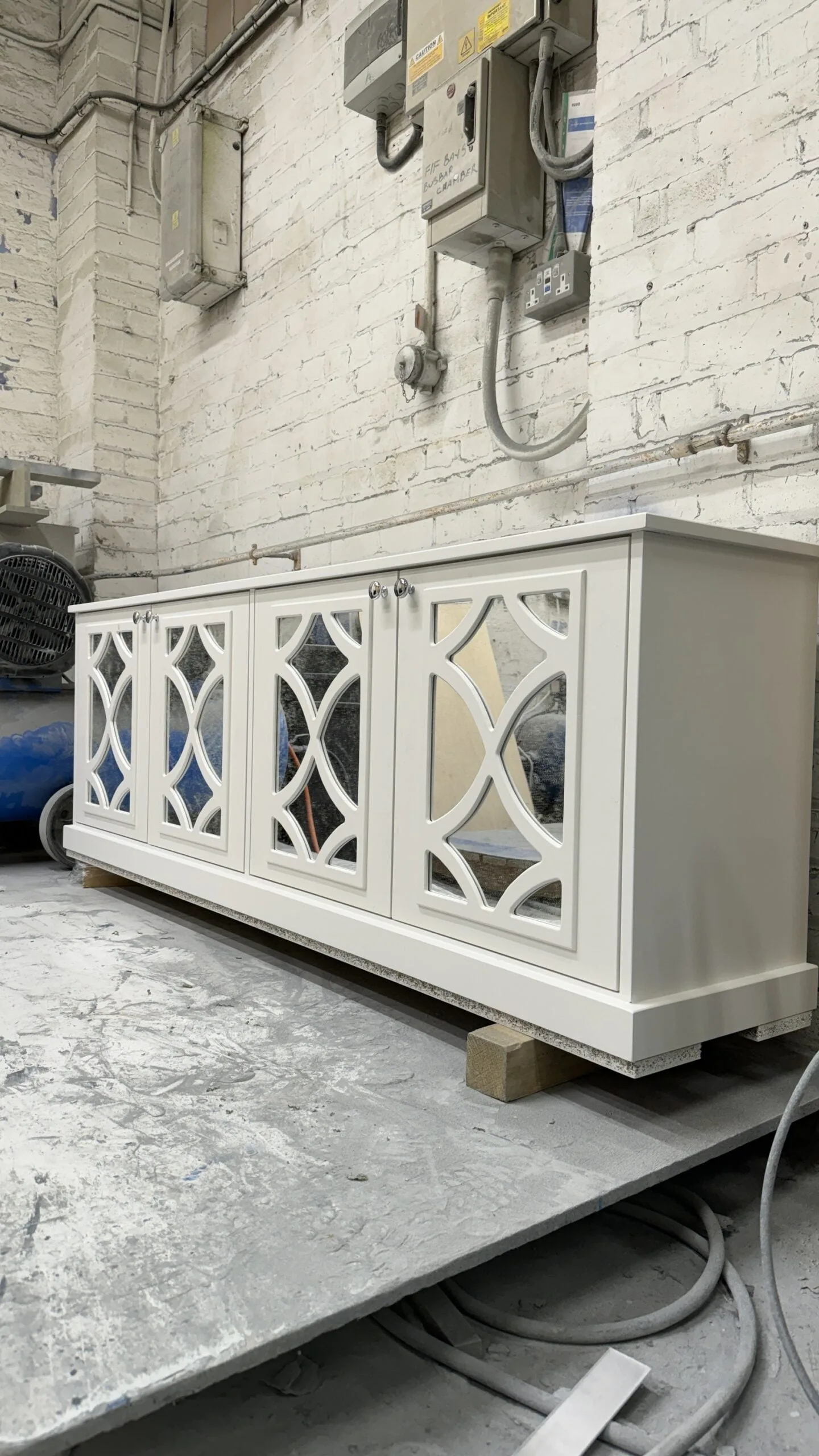 White Mirrored Sideboard / TV Cabinet Large