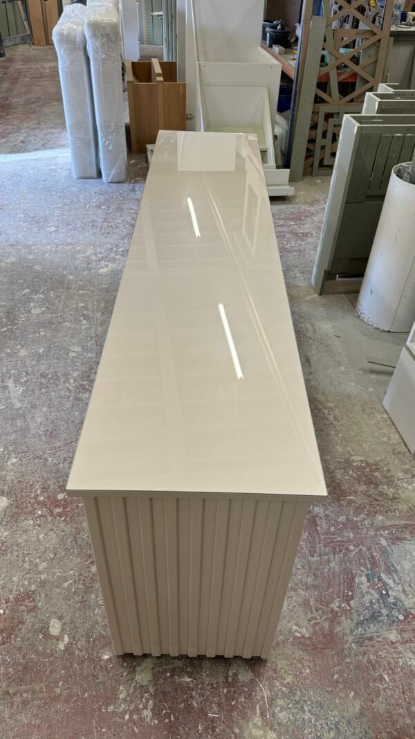 Bespoke nail desk
