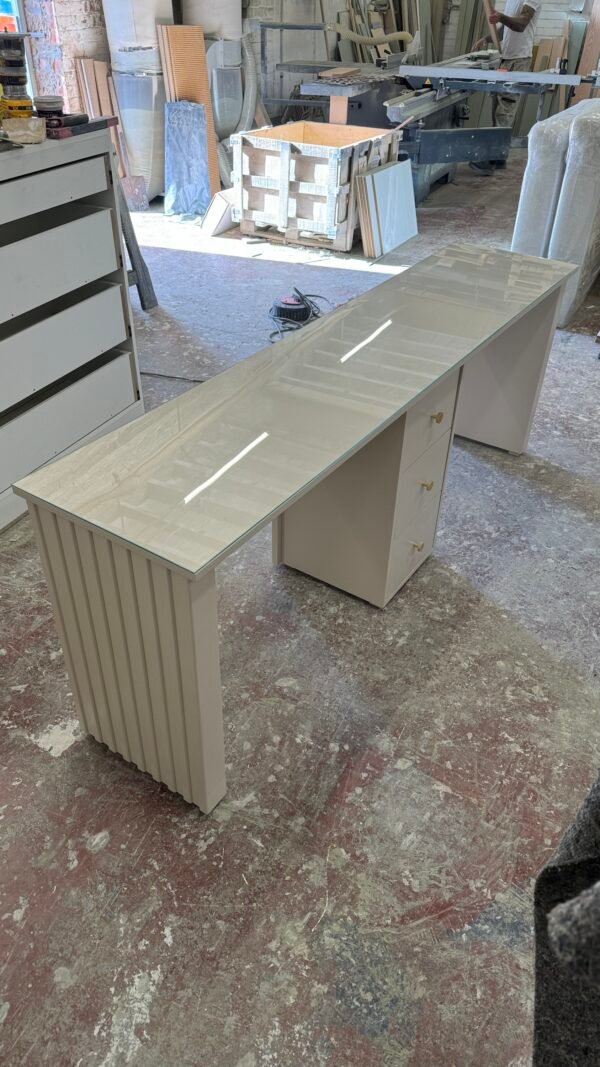 Bespoke nail desk