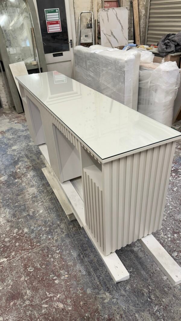 3 Station Nail Desk