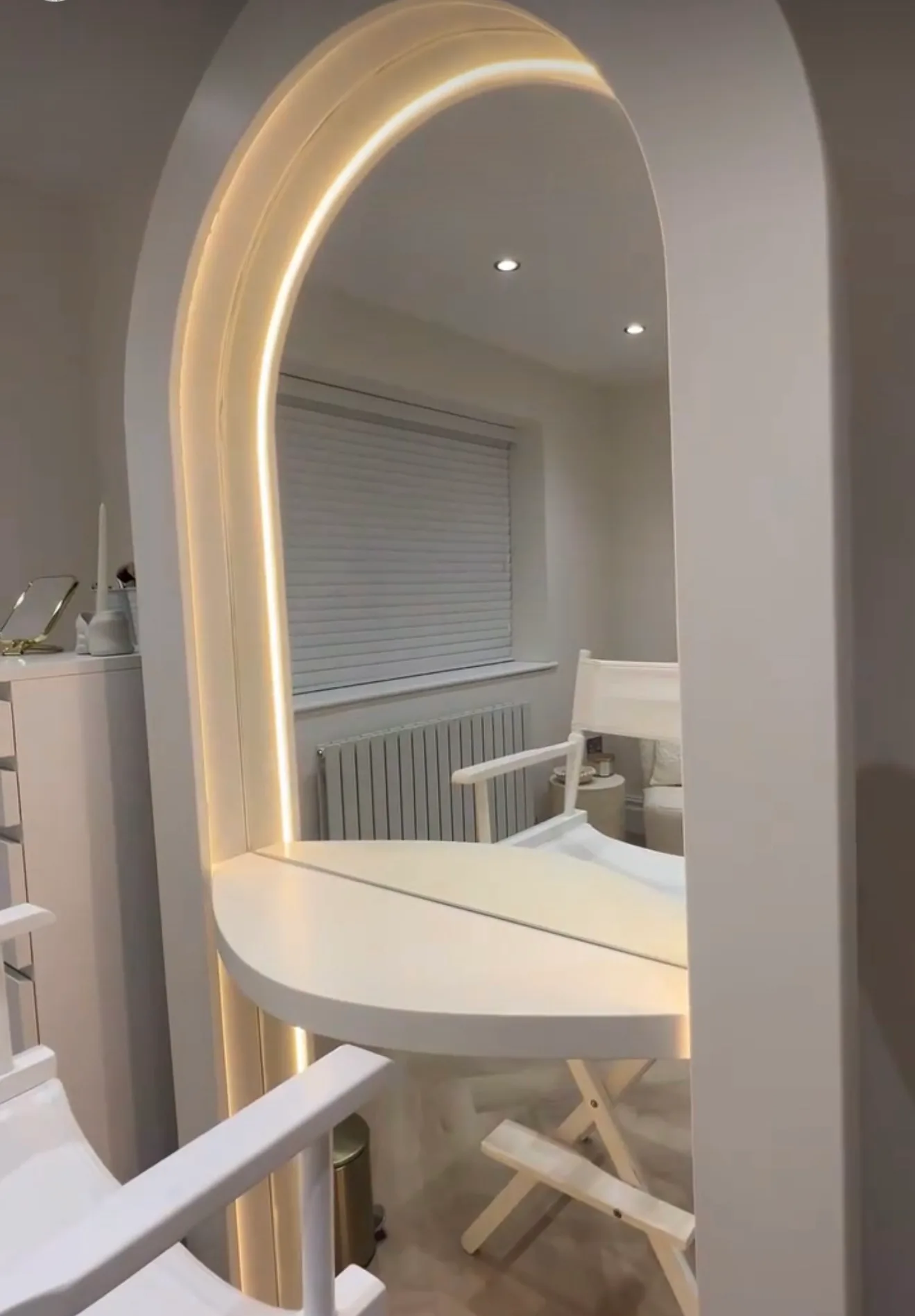 Bespoke White Salon Mirror, Curved Mirror, LED Mirror Hair stylish mirrored unit with rear storage