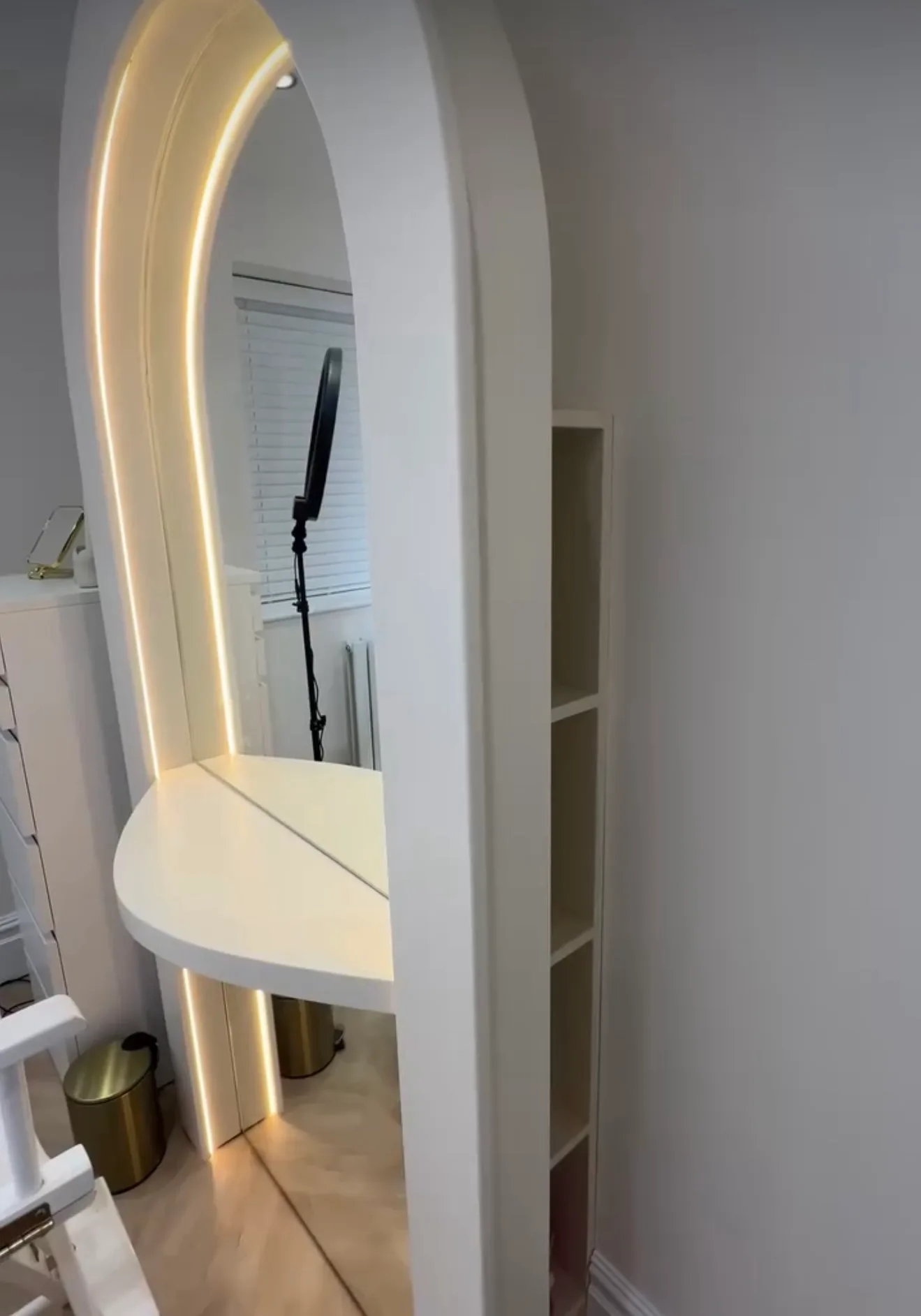 Bespoke White Salon Mirror, Curved Mirror, LED Mirror Hair stylish mirrored unit with rear storage