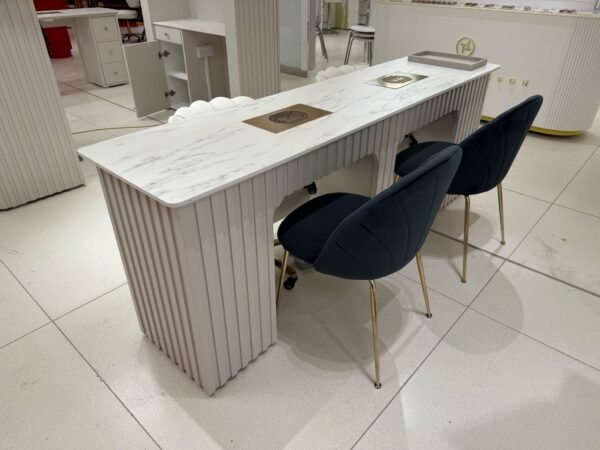 Reeded nail desk with dust extraction