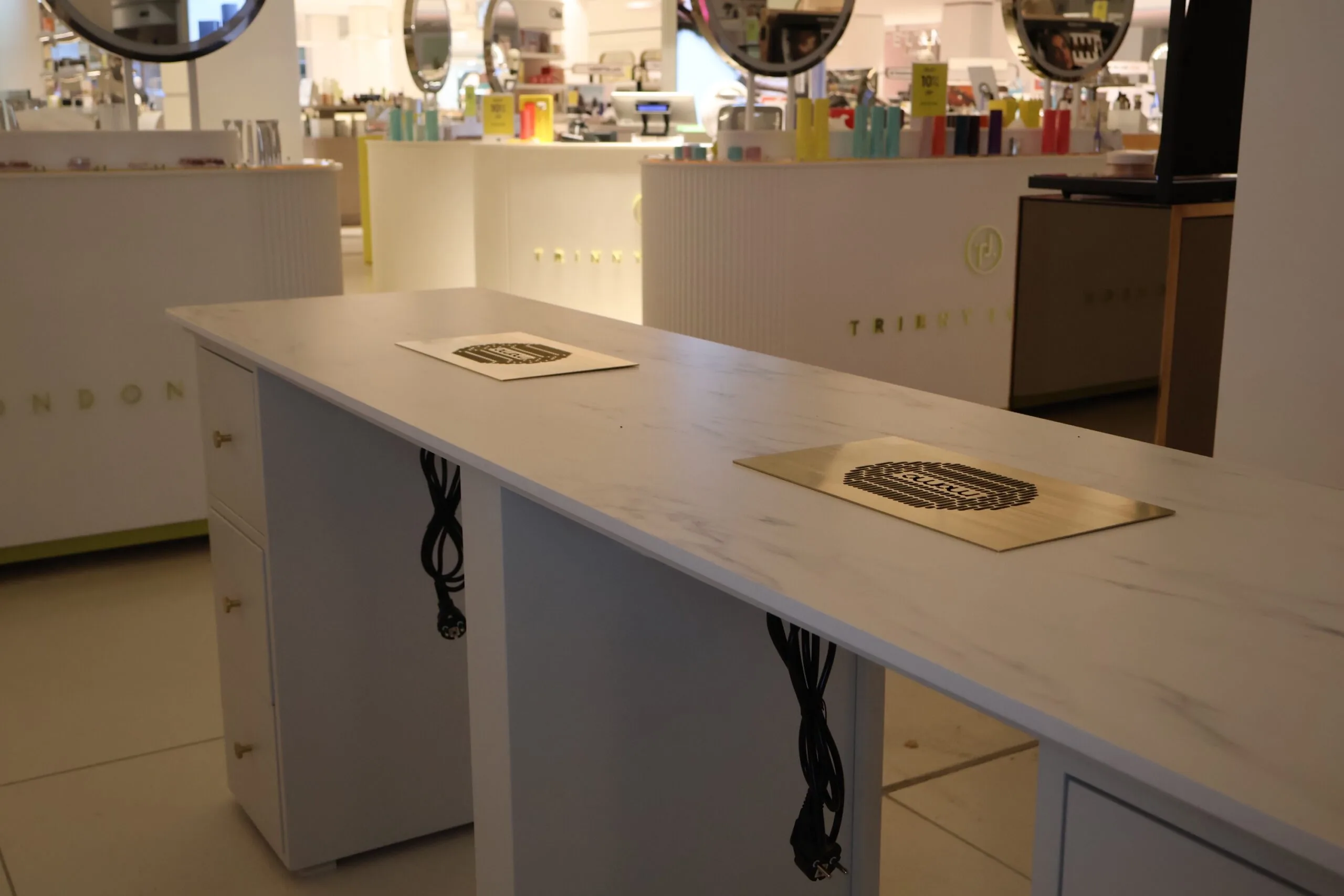 img_1821 Reeded nail desk with dust extraction