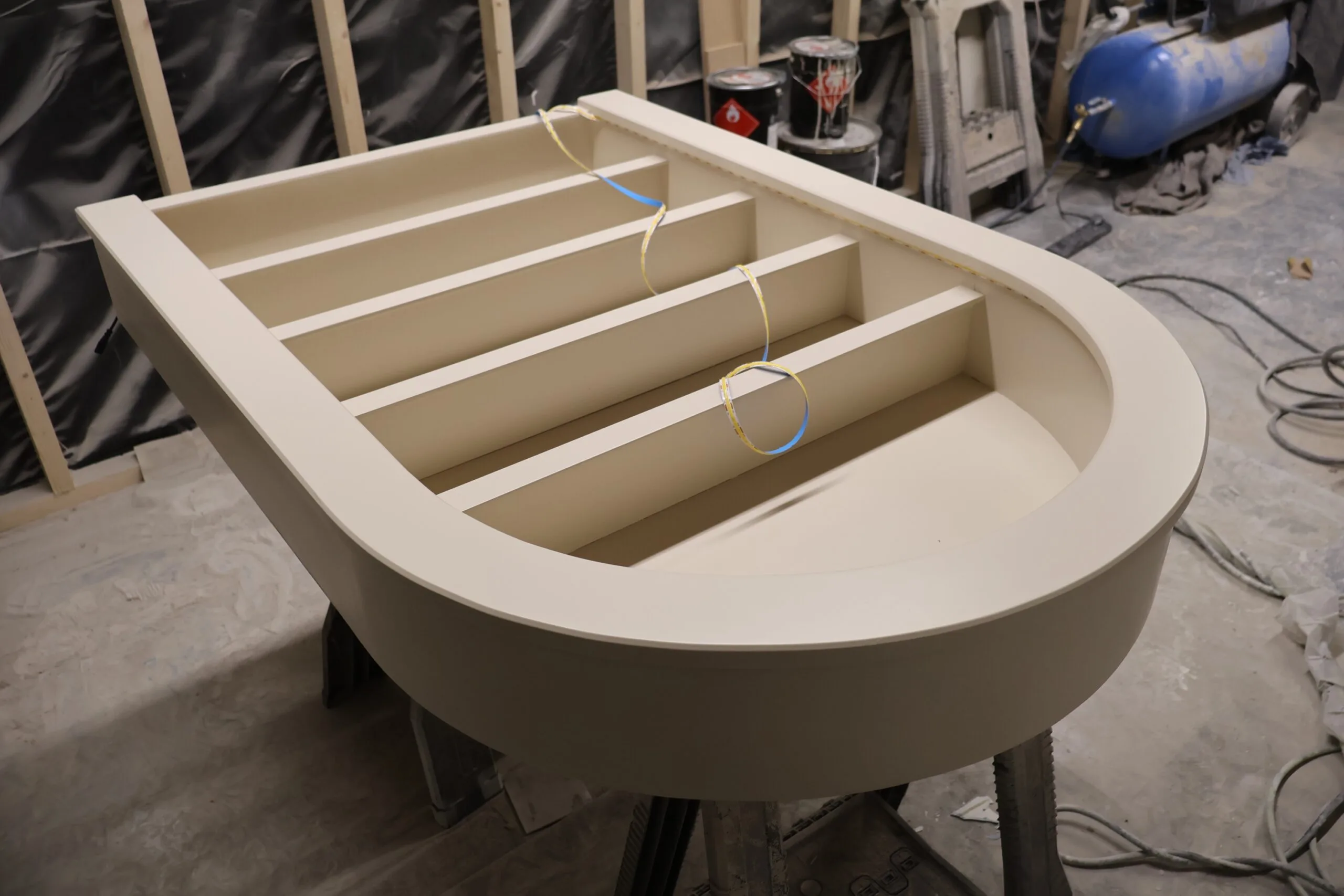 Salon LED Light Curved Display in Joas White