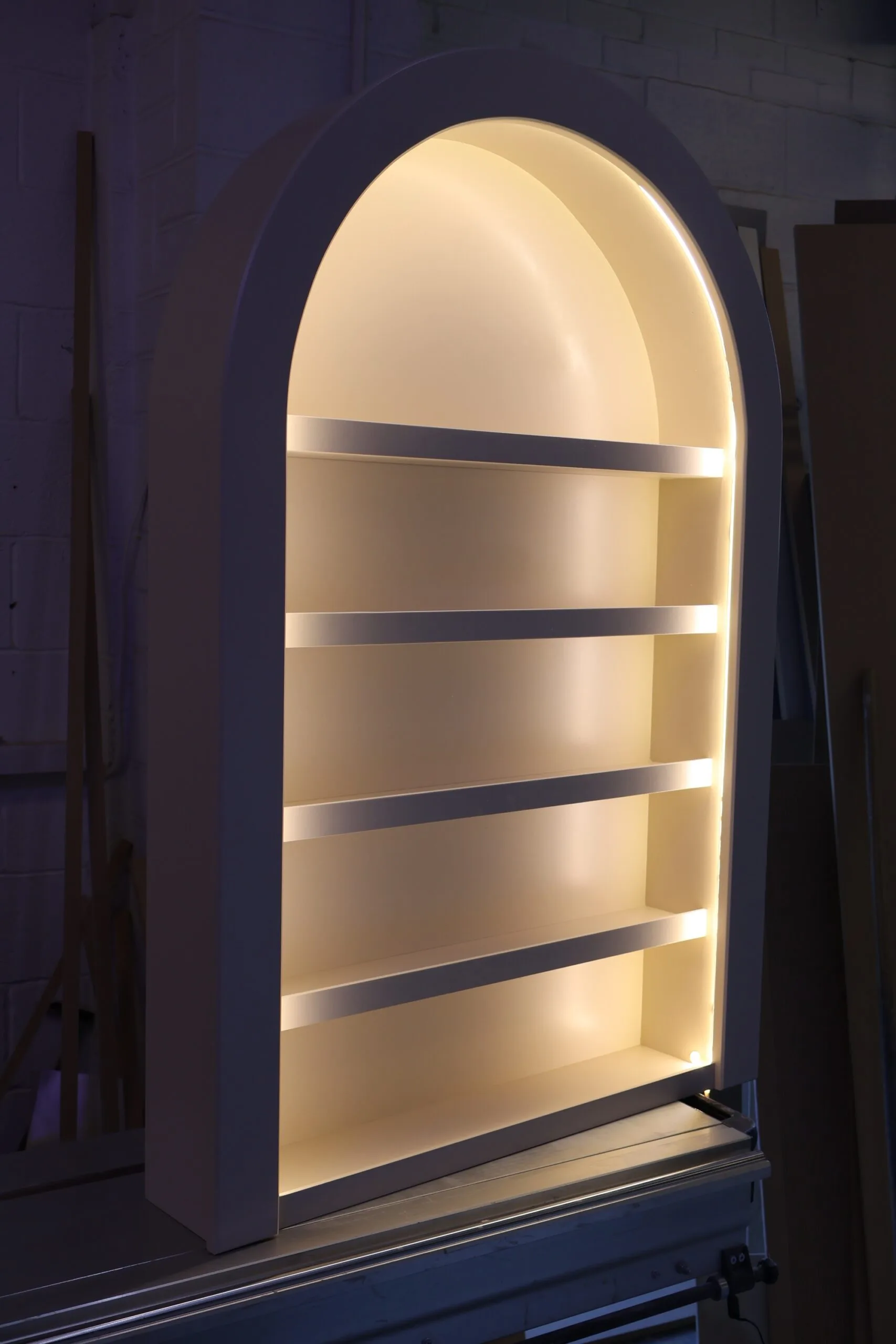 Salon LED Light Curved Display in Joas White