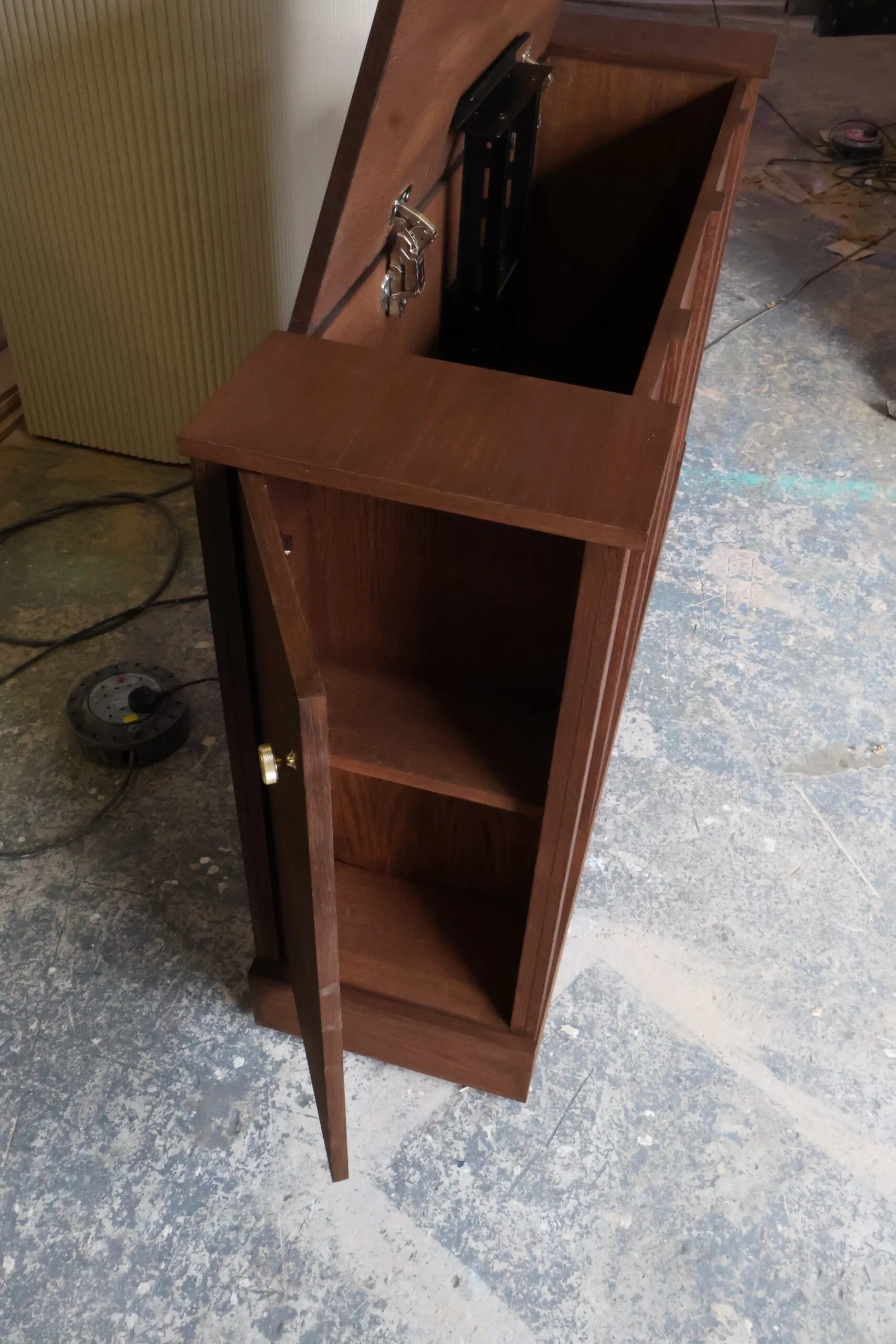 Motorised Solid Oak TV Lift Cabinet