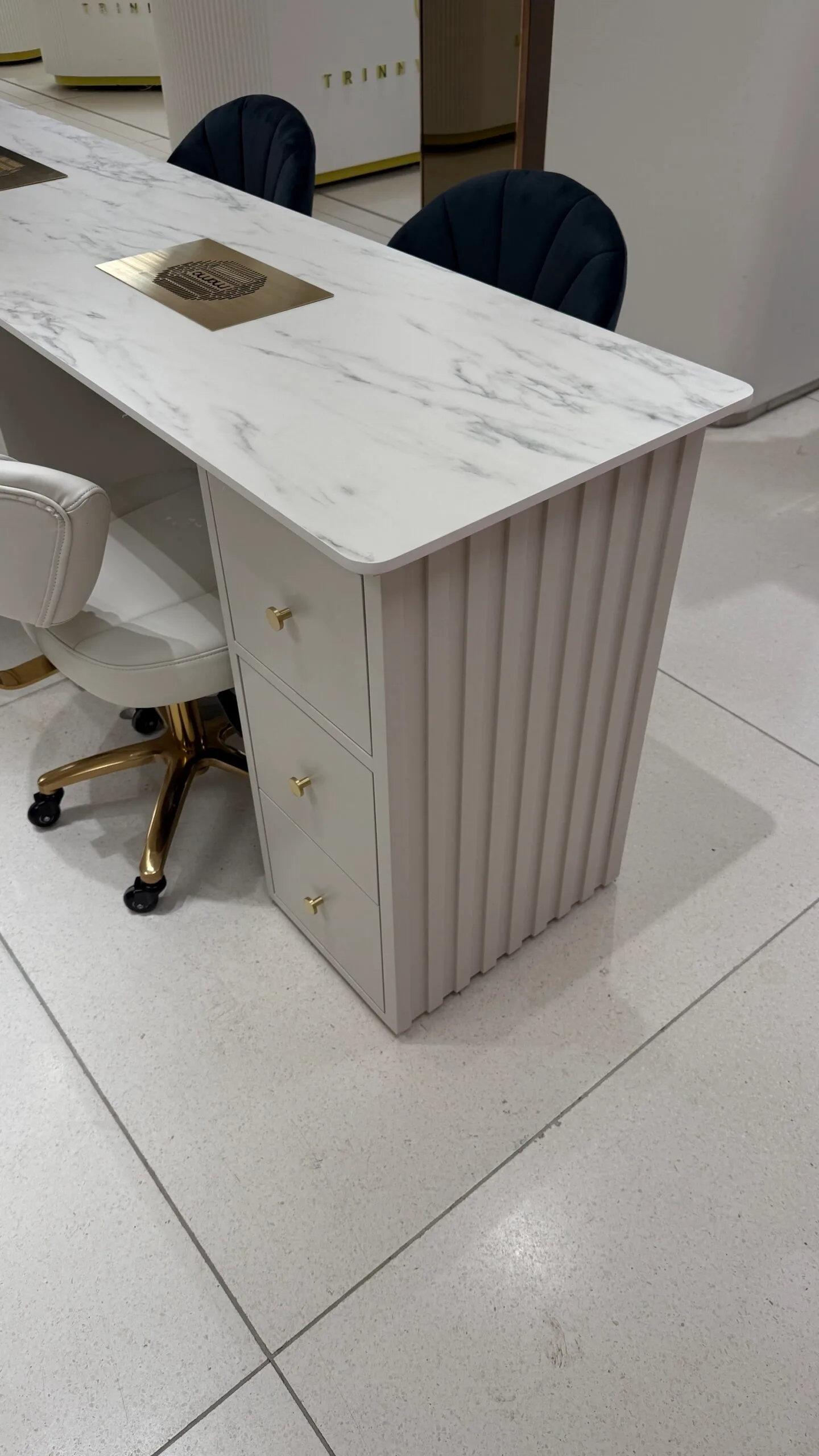 img_7163 Reeded nail desk with dust extraction