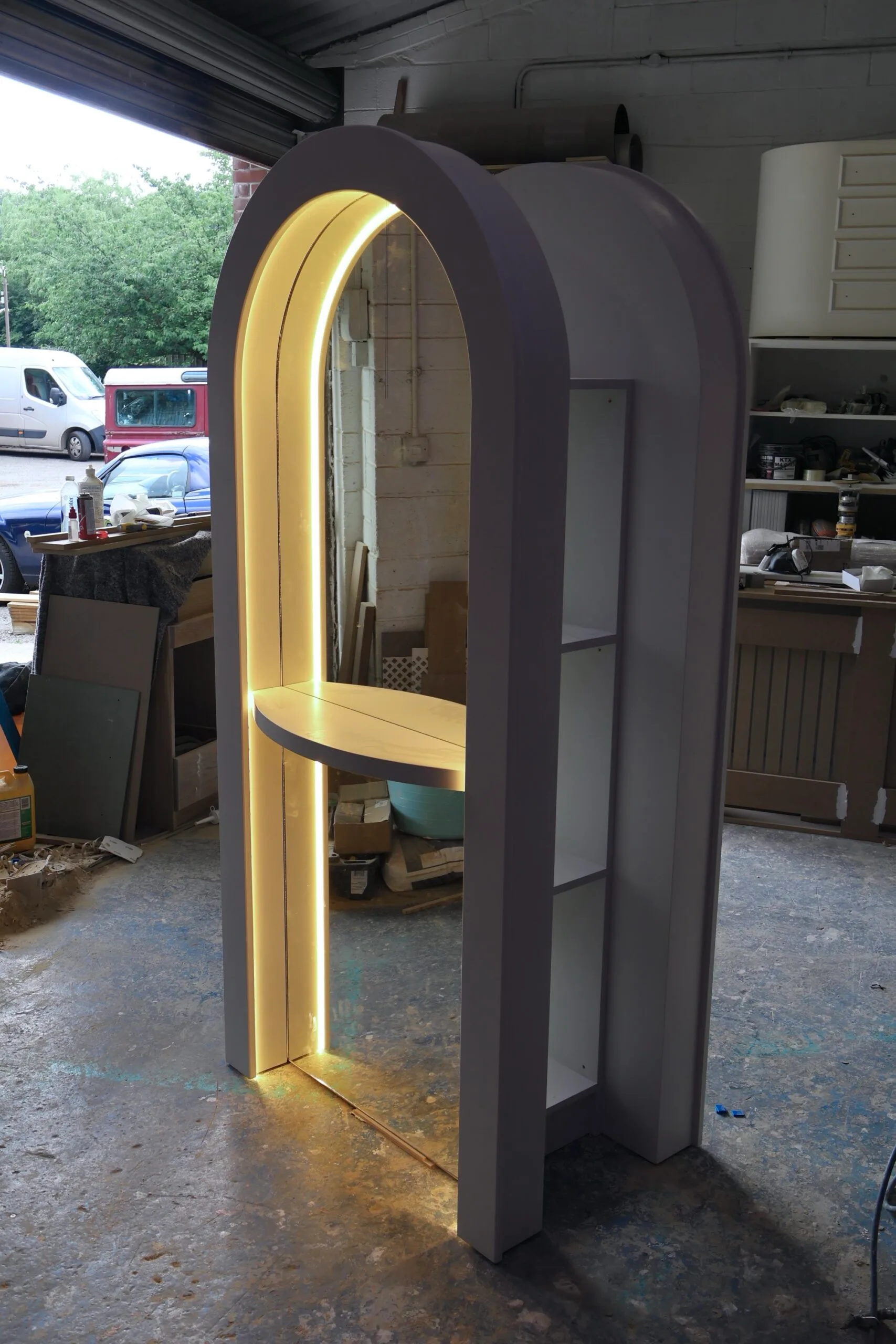 Double Sided Salon Mirror, Curved LED Mirror - Image 7