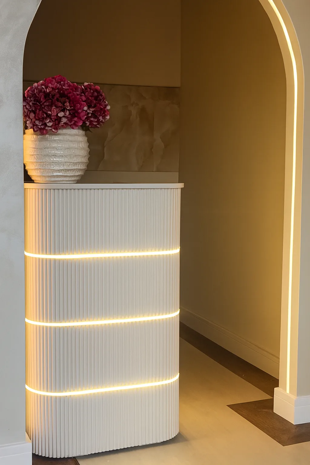 Bespoke U shaped reception desk - Image 2