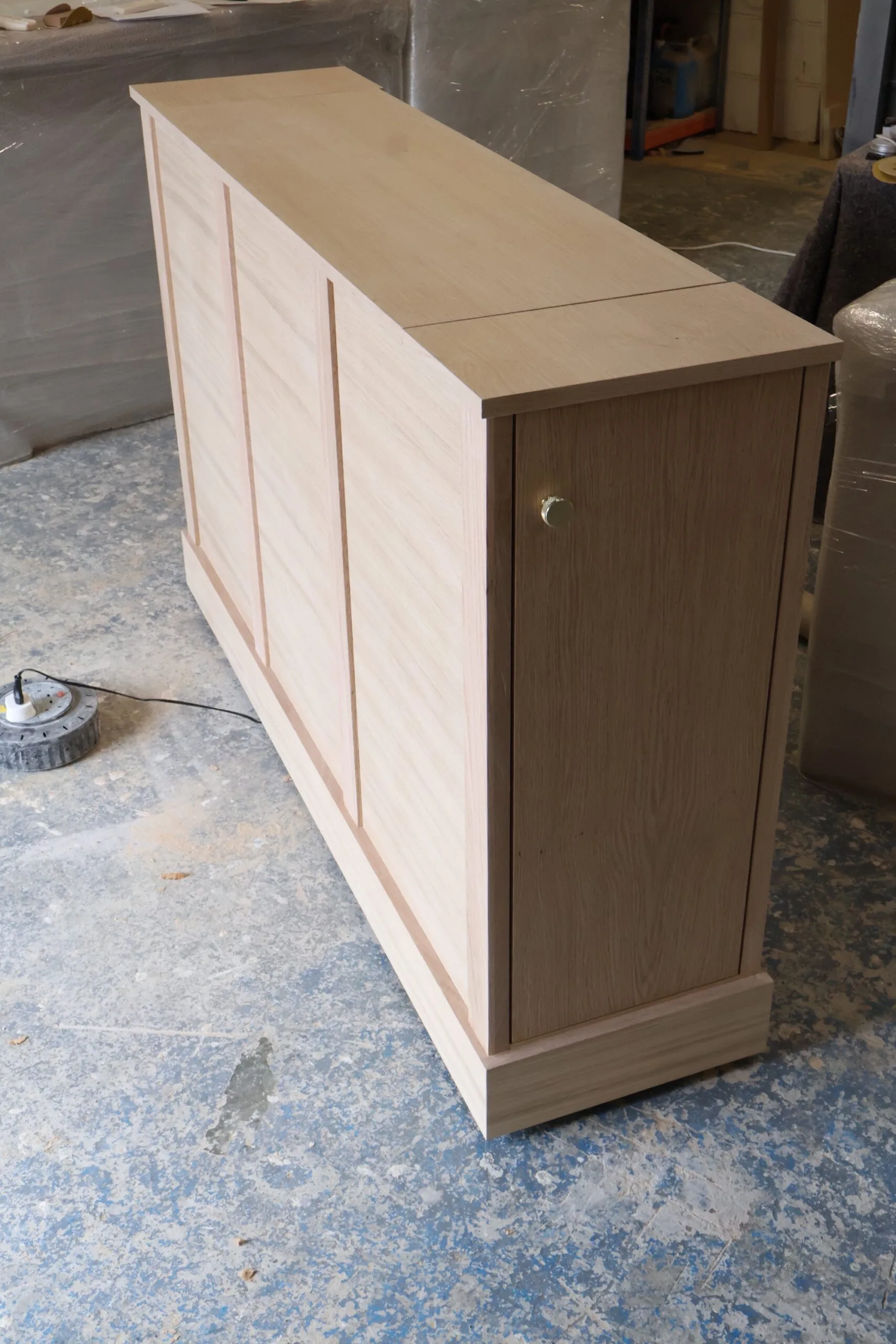 Motorised Solid Oak TV Lift Cabinet – Bespoke & Handcrafted