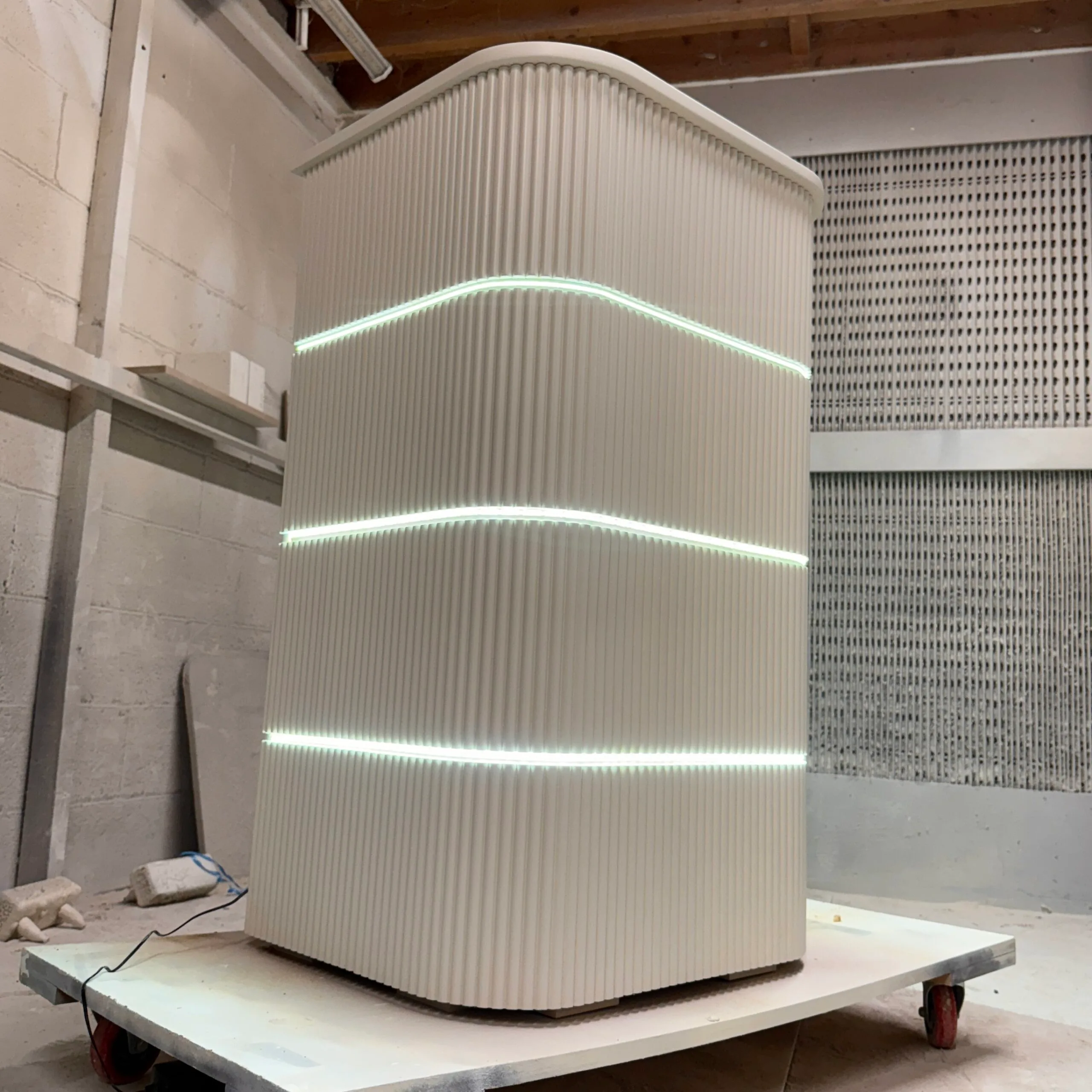 Bespoke U shaped reception desk - Image 6