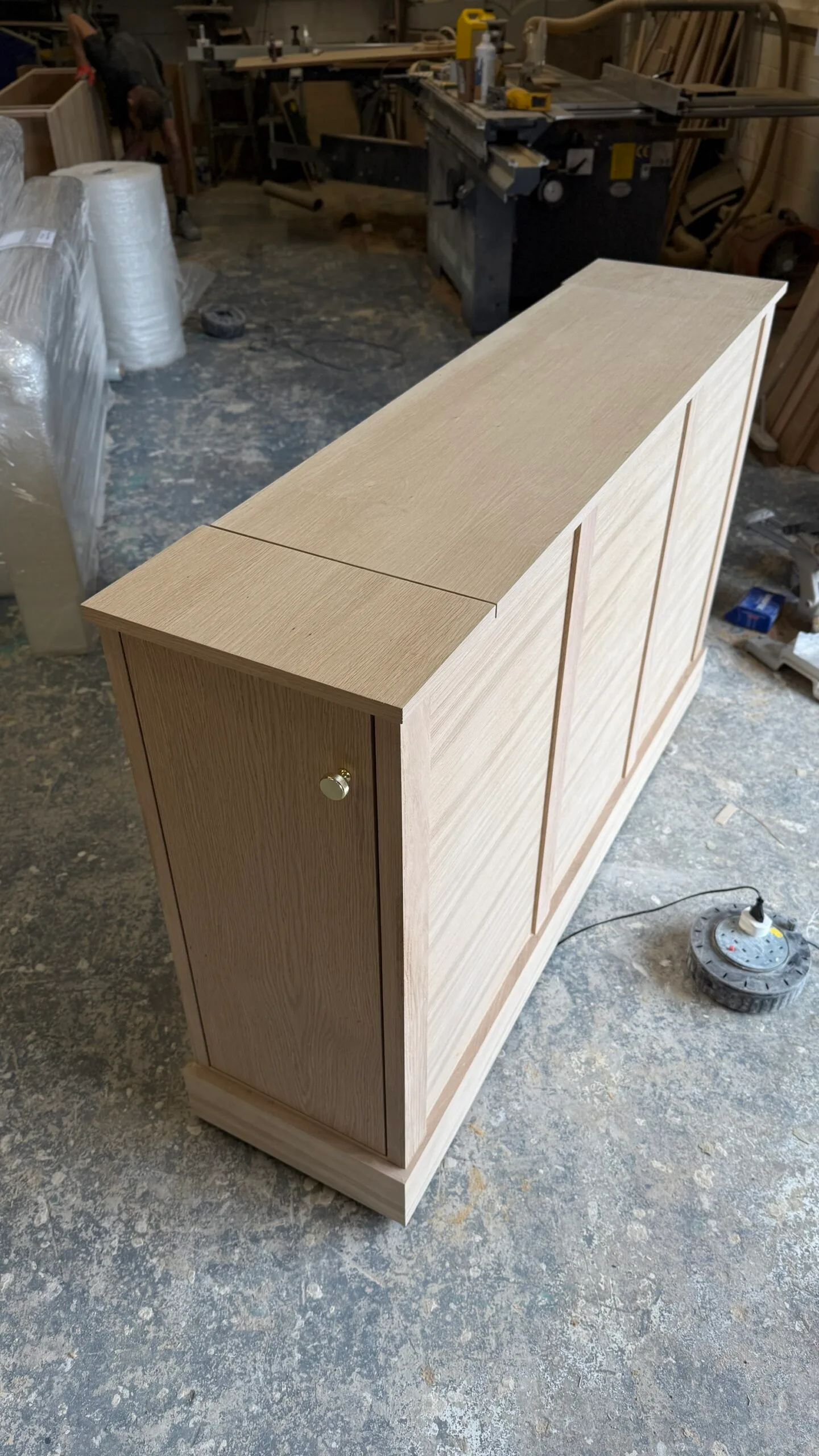 Motorised Solid Oak TV Lift Cabinet – Bespoke & Handcrafted - Image 4