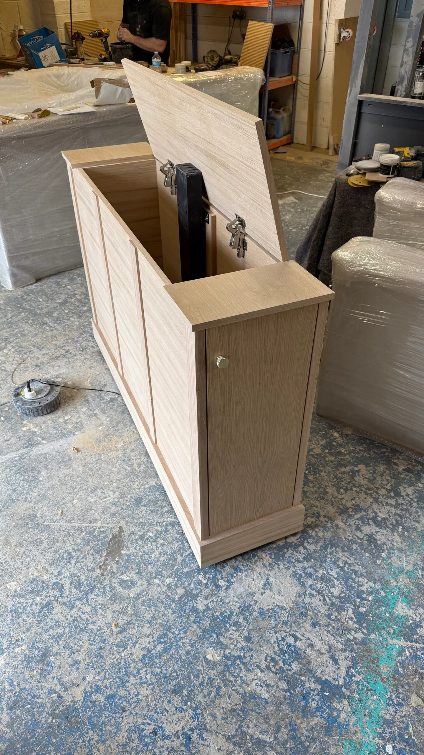 Motorised Solid Oak TV Lift Cabinet – Bespoke & Handcrafted - Image 2