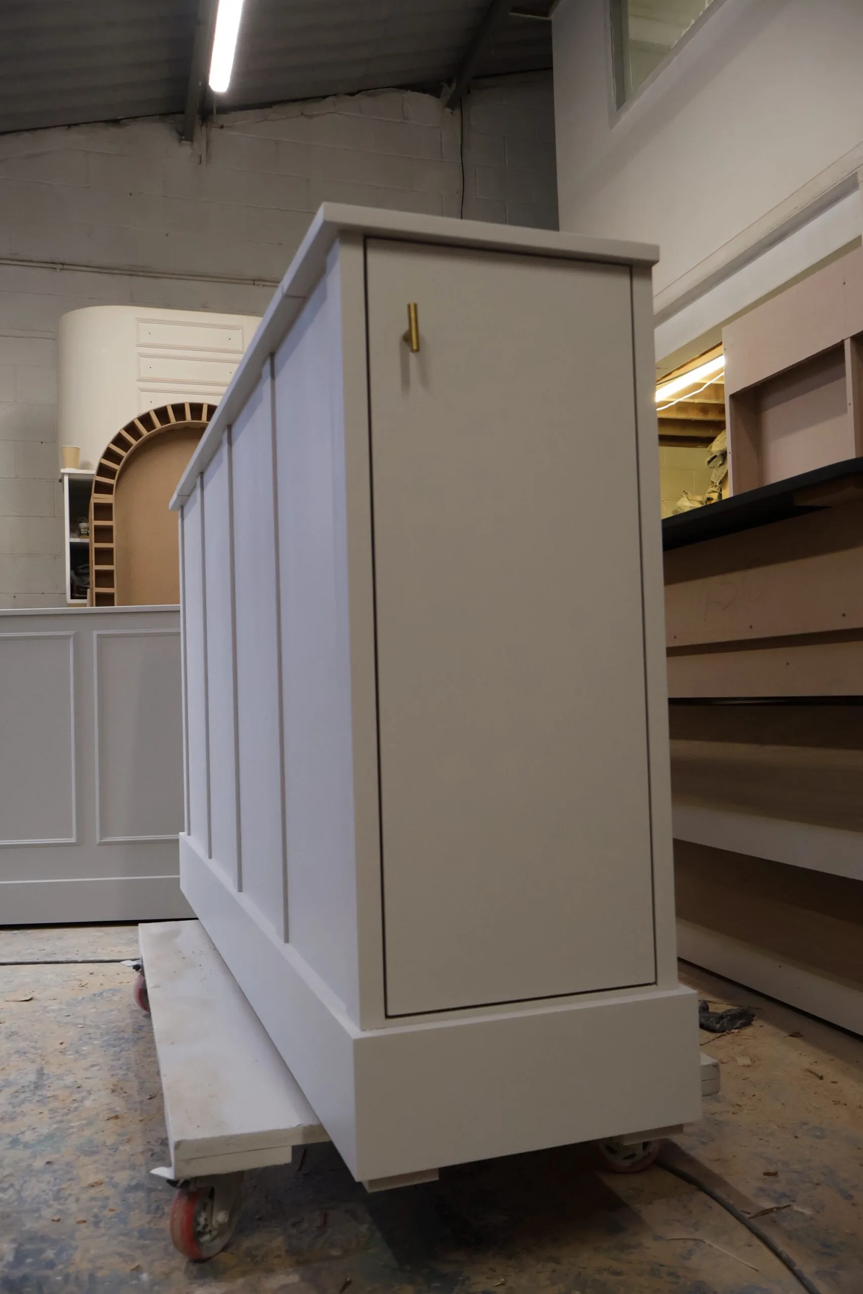 The Heritage: Solid Oak Motorised TV Lift Cabinet - Image 3