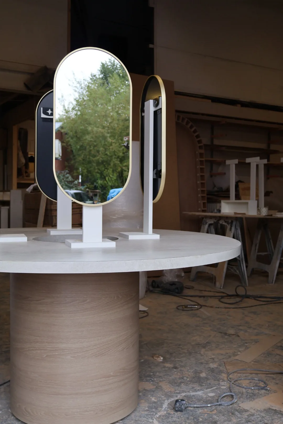The Grand Island: Bespoke 4-Station Circular Salon Vanity - Image 3