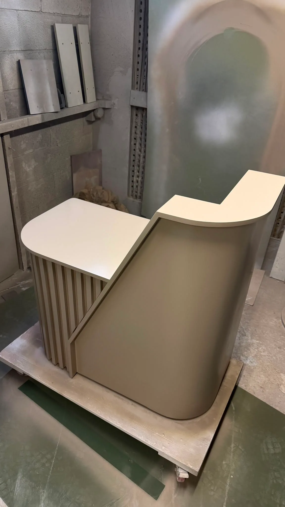 Bespoke Reception Desk – Curved Design
