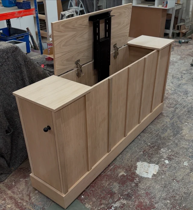 Bespoke Motorised TV boxes, Wireless Remote & Smartphone app controlled 🙌🏼