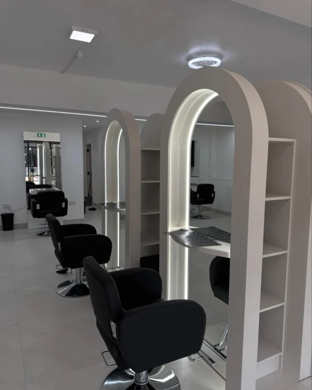 Bespoke curved doubled sided mirror, Image by @miahflanaganhair