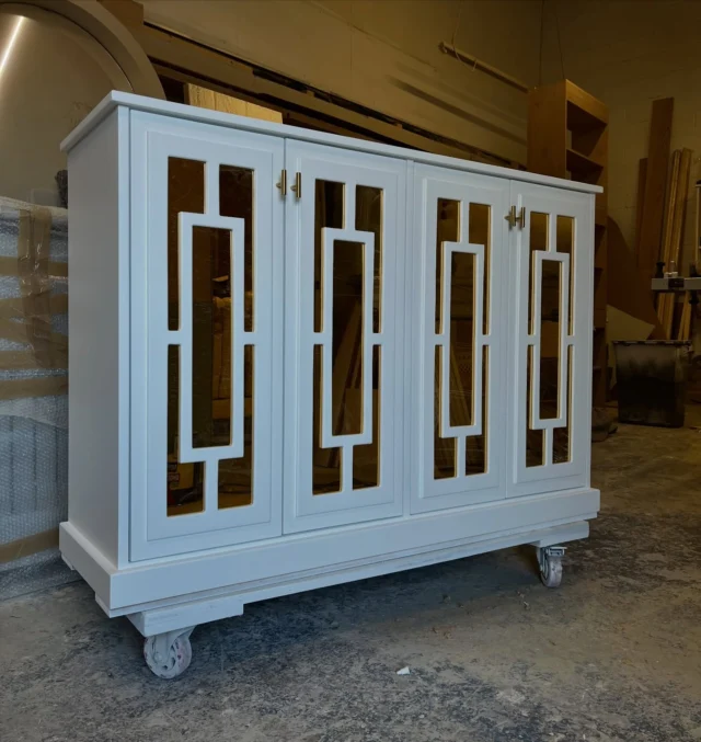 Bespoke mirrored cabinet, white x gold mirror 👌🏼🙏🏽