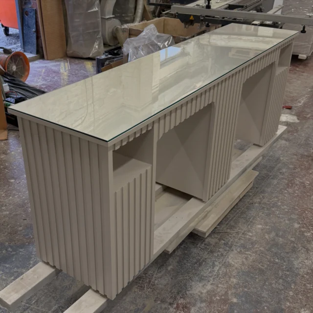 Bespoke reeded nail desk, Shaded White 🩶