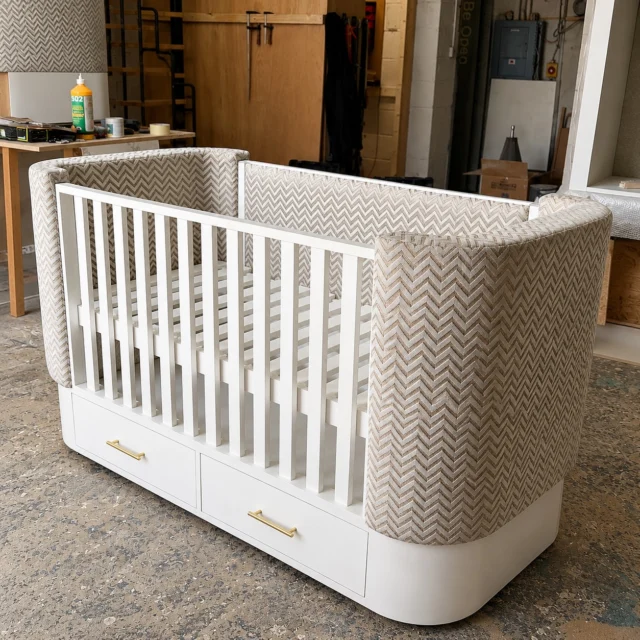 Bespoke cot made in the UK 🖤