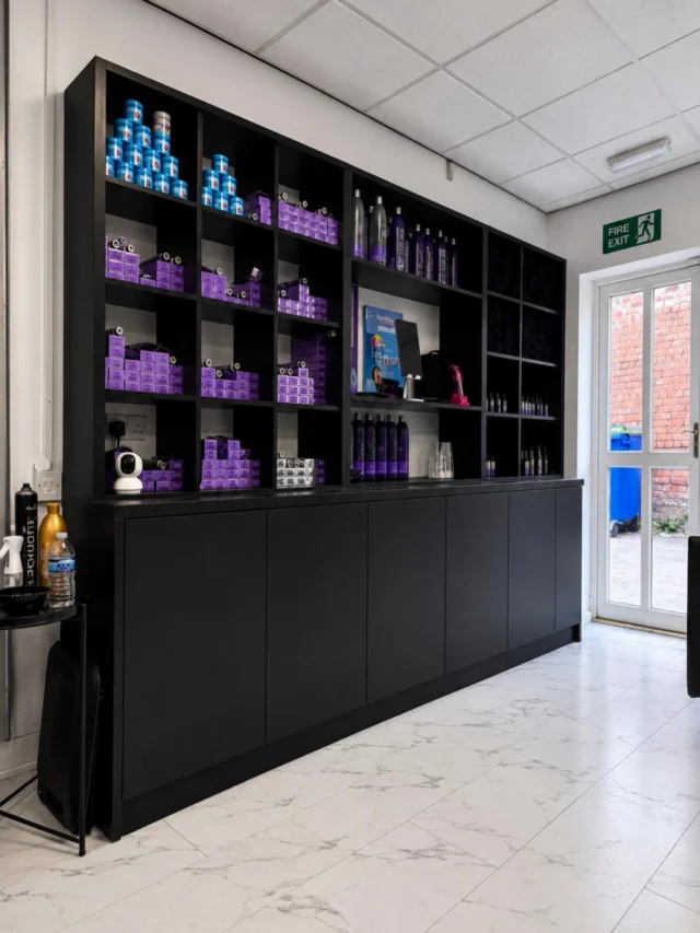 Bespoke colour station fitted for @hairspecialistkyle at @thehocsalon 🖤