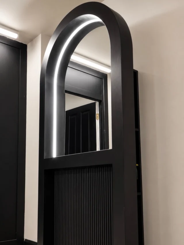 Bespoke curved mirror, finished in black with soft reeded bottom & storage for @hairspecialistkyle @casthairextensions